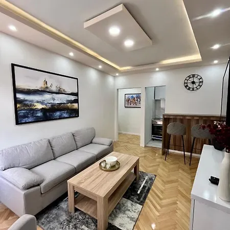 Apartment Square *